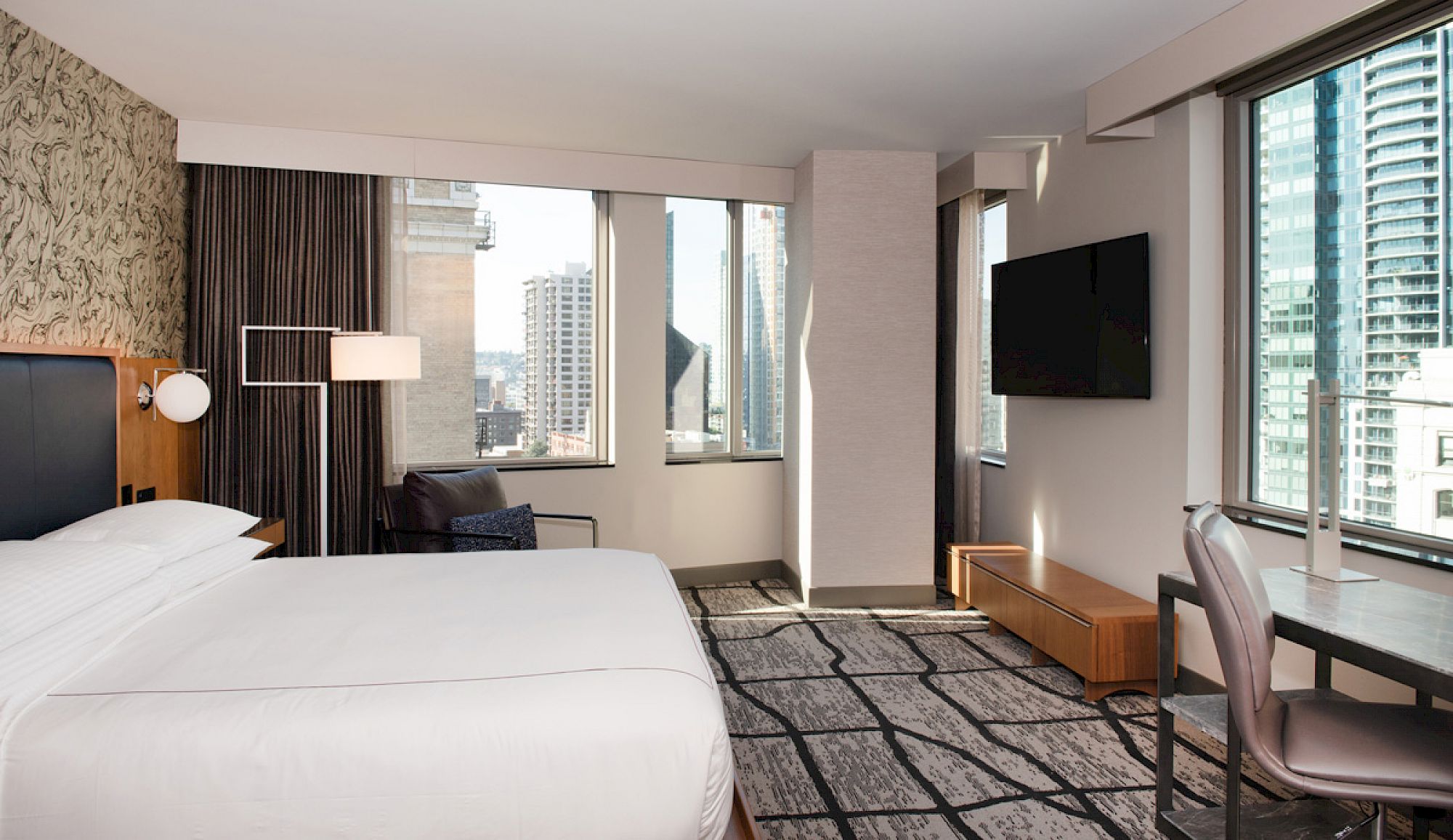 Fog rooms. Deluxe Room City view. City view в отеле. Монитор Сити de Luxe. V Hotel Curio collection by Hilton 5*.